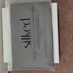 Silked One Satin Pillow Sleeve